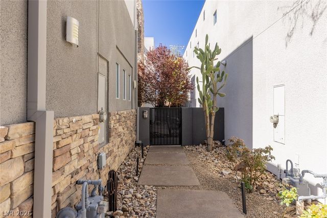 1425 Canyon Ledge Court, Las Vegas, NV 89117