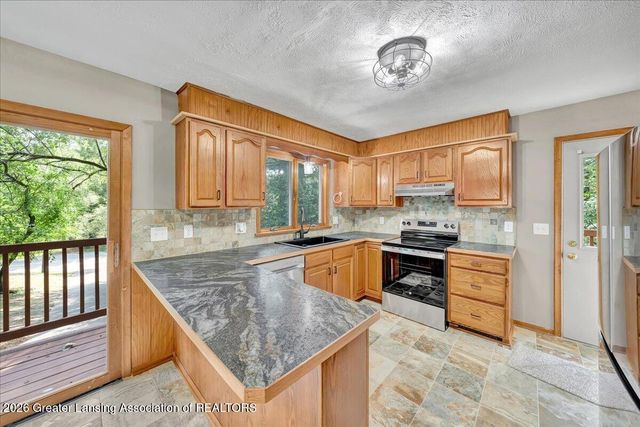 1284 W Dansville Road, Mason, MI 48854