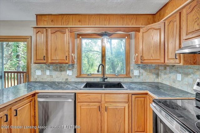 1284 W Dansville Road, Mason, MI 48854