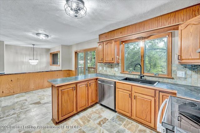 1284 W Dansville Road, Mason, MI 48854