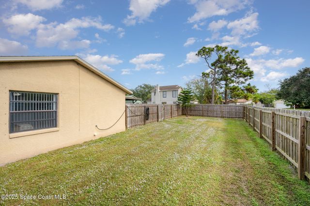 220 Cinnamon Lake Circle, Melbourne, FL 32901