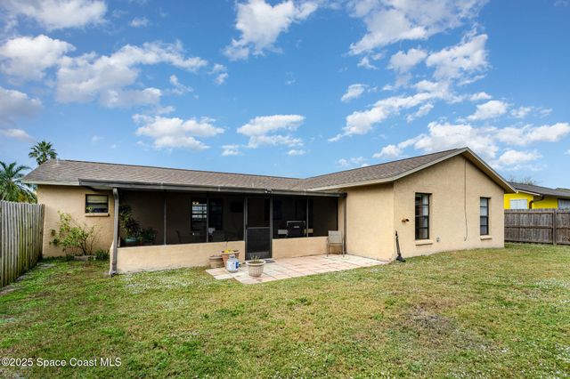 220 Cinnamon Lake Circle, Melbourne, FL 32901