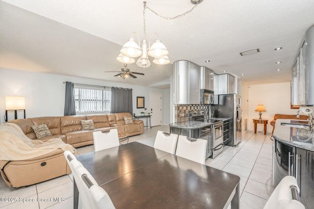 220 Cinnamon Lake Circle, Melbourne, FL 32901