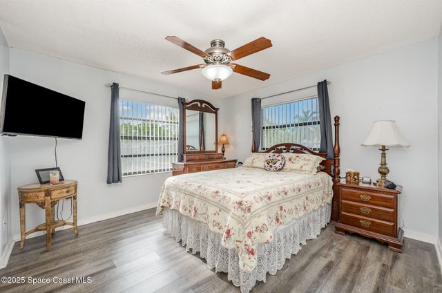 220 Cinnamon Lake Circle, Melbourne, FL 32901