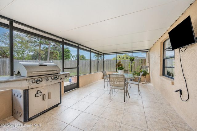 220 Cinnamon Lake Circle, Melbourne, FL 32901