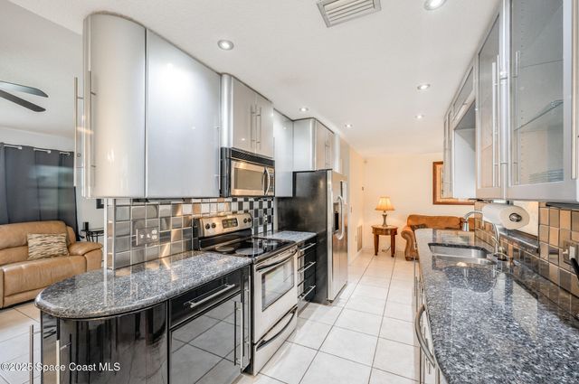 220 Cinnamon Lake Circle, Melbourne, FL 32901