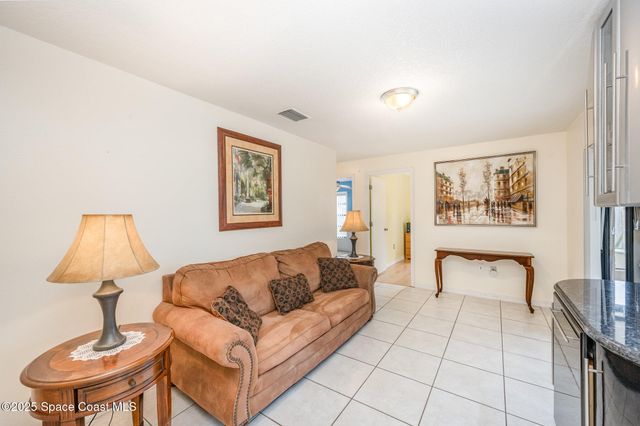 220 Cinnamon Lake Circle, Melbourne, FL 32901