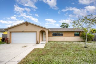 220 Cinnamon Lake Circle, Melbourne, FL 32901