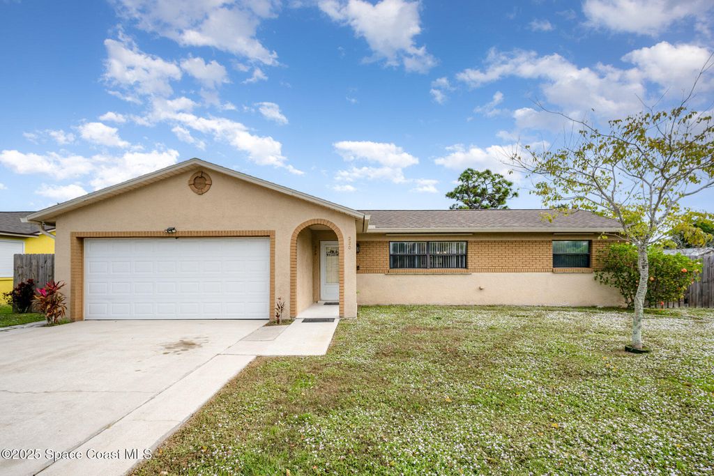 220 Cinnamon Lake Circle, Melbourne, FL 32901