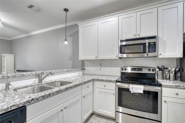 301 Southwest Parkway 303, College Station, TX 77840