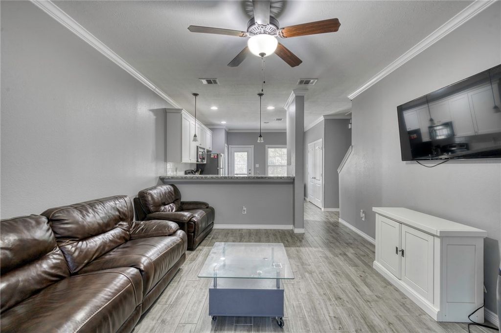 301 Southwest Parkway 303, College Station, TX 77840 — photo 5