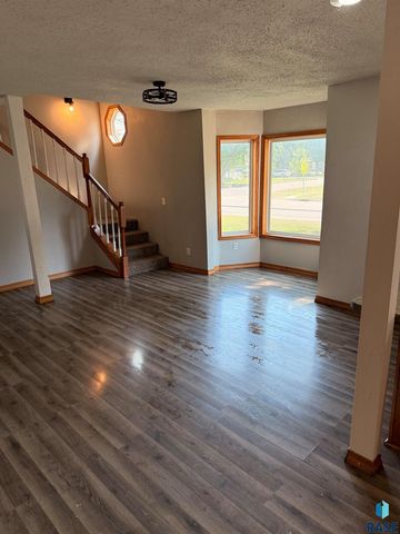 425 2nd St SE Street SE, Watertown, SD 57201