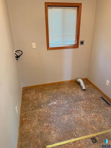 425 2nd St SE Street SE, Watertown, SD 57201