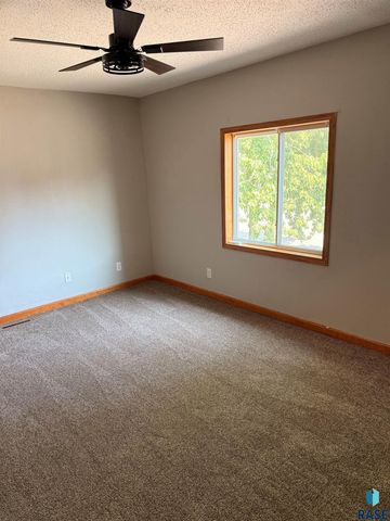425 2nd St SE Street SE, Watertown, SD 57201
