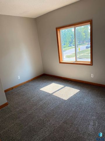 425 2nd St SE Street SE, Watertown, SD 57201