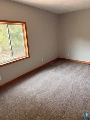 425 2nd St SE Street SE, Watertown, SD 57201