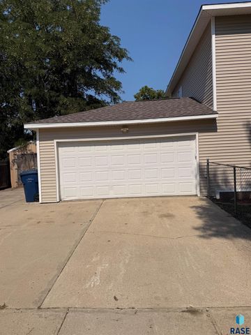 425 2nd St SE Street SE, Watertown, SD 57201