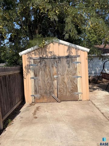 425 2nd St SE Street SE, Watertown, SD 57201