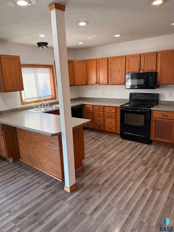 425 2nd St SE Street SE, Watertown, SD 57201