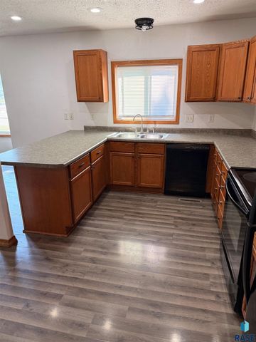 425 2nd St SE Street SE, Watertown, SD 57201