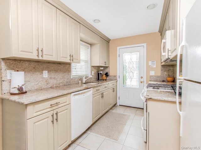 82 Gates Avenue, Valley Stream, NY 11580