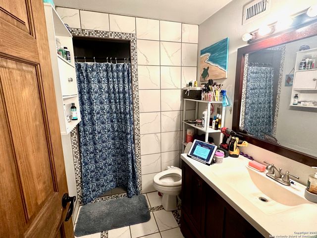 205 S San Antonio, Sabinal, TX 78881