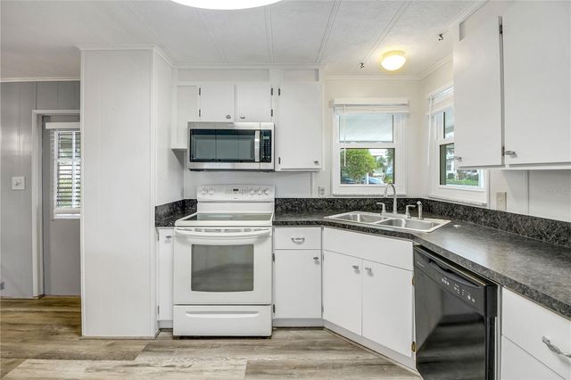 11 ORANGEWOOD DRIVE, Fruitland Park, FL 34731