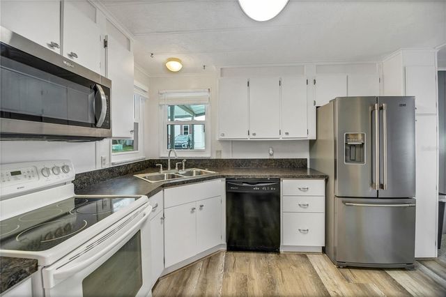 11 ORANGEWOOD DRIVE, Fruitland Park, FL 34731