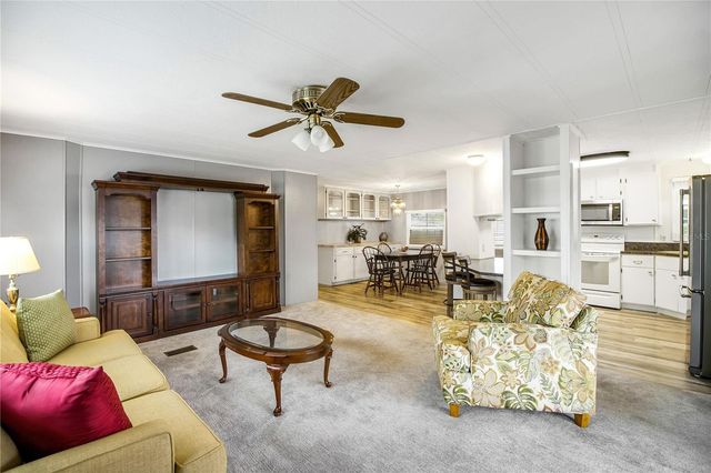 11 ORANGEWOOD DRIVE, Fruitland Park, FL 34731