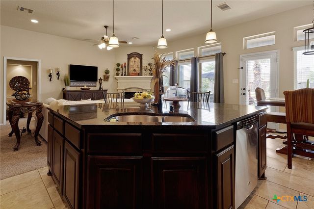 2194 Pioneer Pass, Seguin, TX 78155