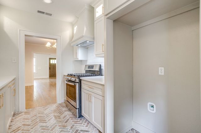 2209 W Rosedale Street S, Fort Worth, TX 76110