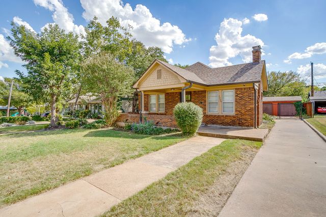 2209 W Rosedale Street S, Fort Worth, TX 76110