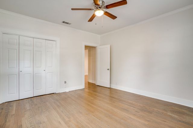 2209 W Rosedale Street S, Fort Worth, TX 76110