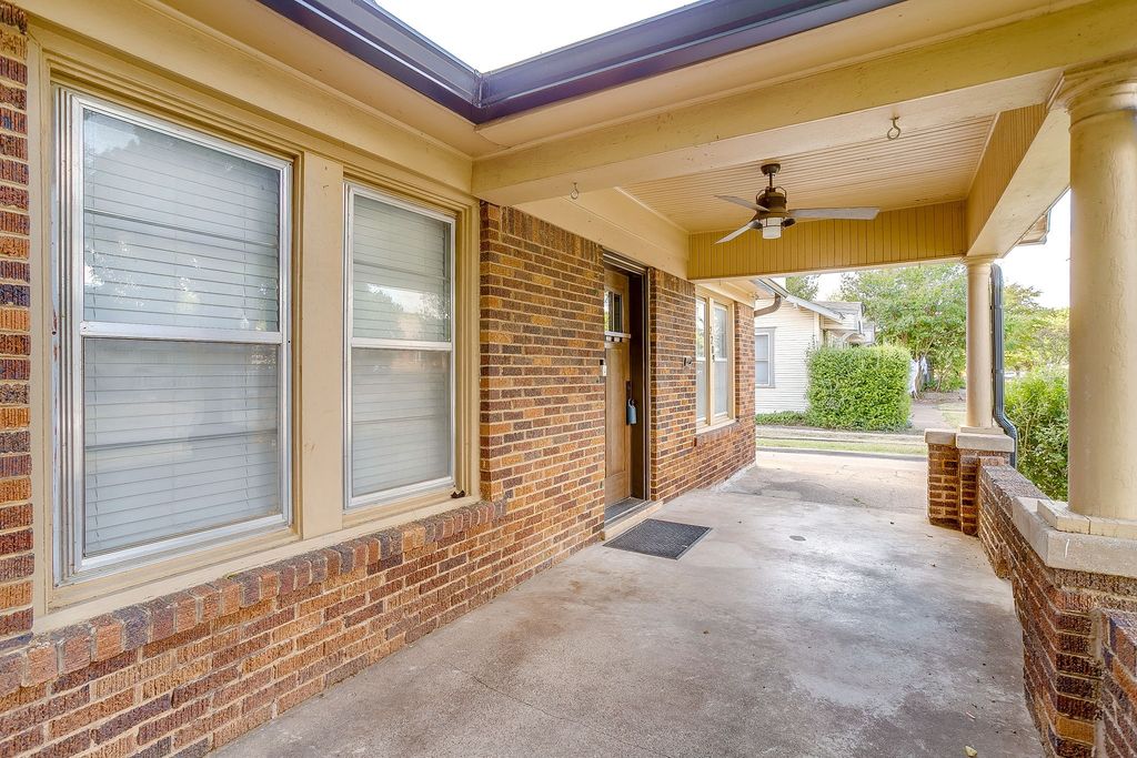2209 W Rosedale Street S, Fort Worth, TX 76110