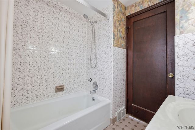 1230 98th Street, Niagara Falls, NY 14304