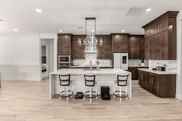 1326 E NARROWLEAF Drive, Gilbert, AZ 85298