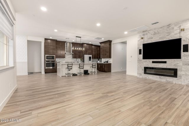 1326 E NARROWLEAF Drive, Gilbert, AZ 85298