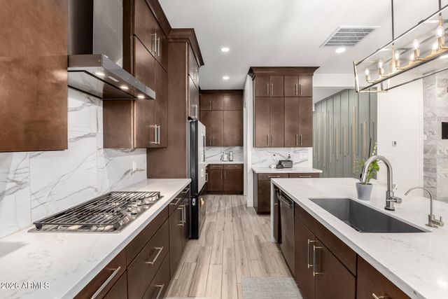 1326 E NARROWLEAF Drive, Gilbert, AZ 85298