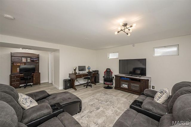 1372 White Road, Chesterfield, MO 63017