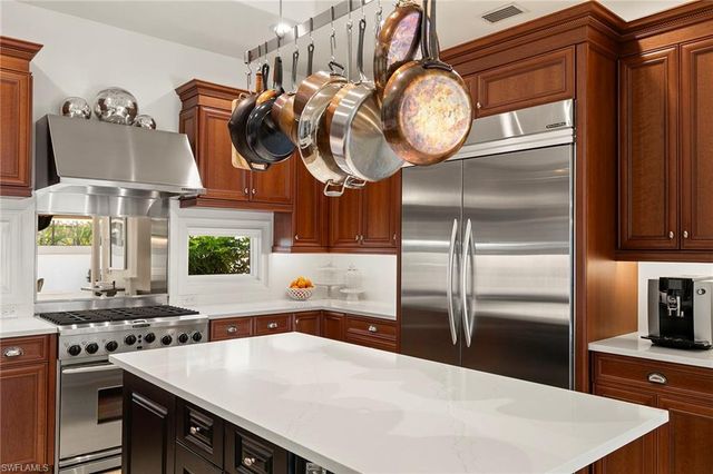 2892 Tiburon BLVD E, Naples, FL 34109