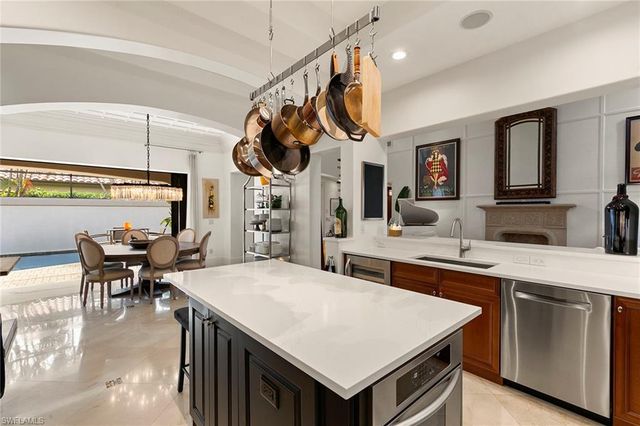 2892 Tiburon BLVD E, Naples, FL 34109