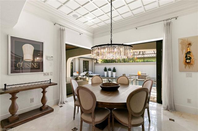 2892 Tiburon BLVD E, Naples, FL 34109