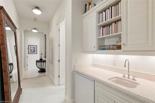 2892 Tiburon BLVD E, Naples, FL 34109