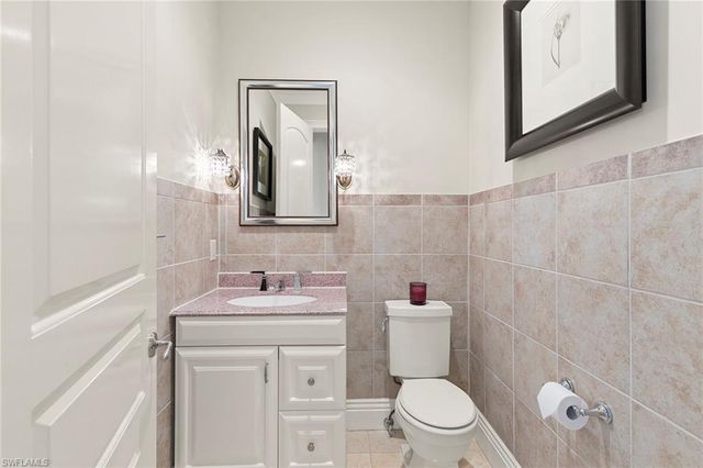 2892 Tiburon BLVD E, Naples, FL 34109