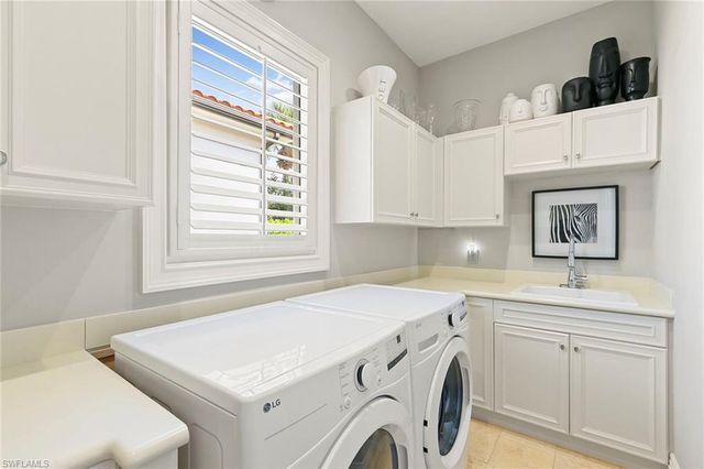 2892 Tiburon BLVD E, Naples, FL 34109