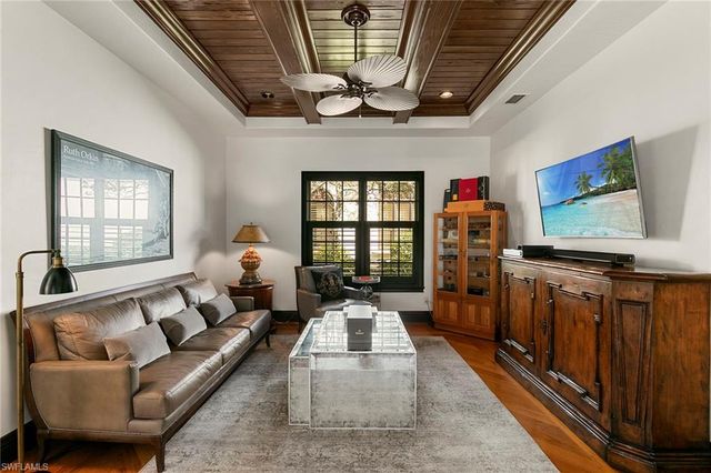 2892 Tiburon BLVD E, Naples, FL 34109