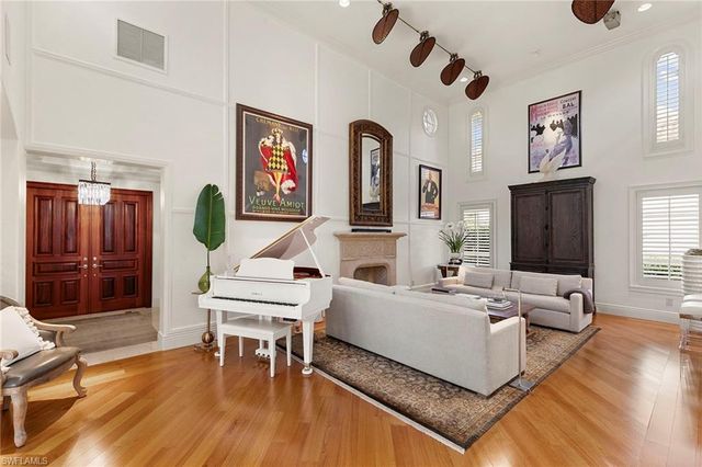 2892 Tiburon BLVD E, Naples, FL 34109