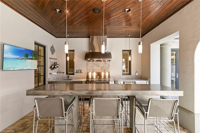 2892 Tiburon BLVD E, Naples, FL 34109