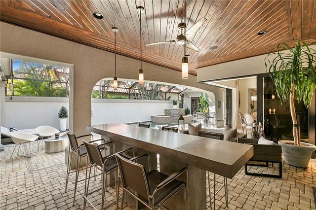 2892 Tiburon BLVD E, Naples, FL 34109