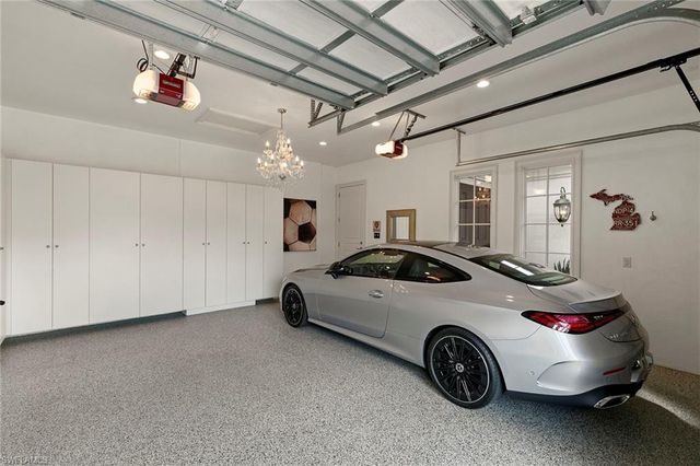 2892 Tiburon BLVD E, Naples, FL 34109